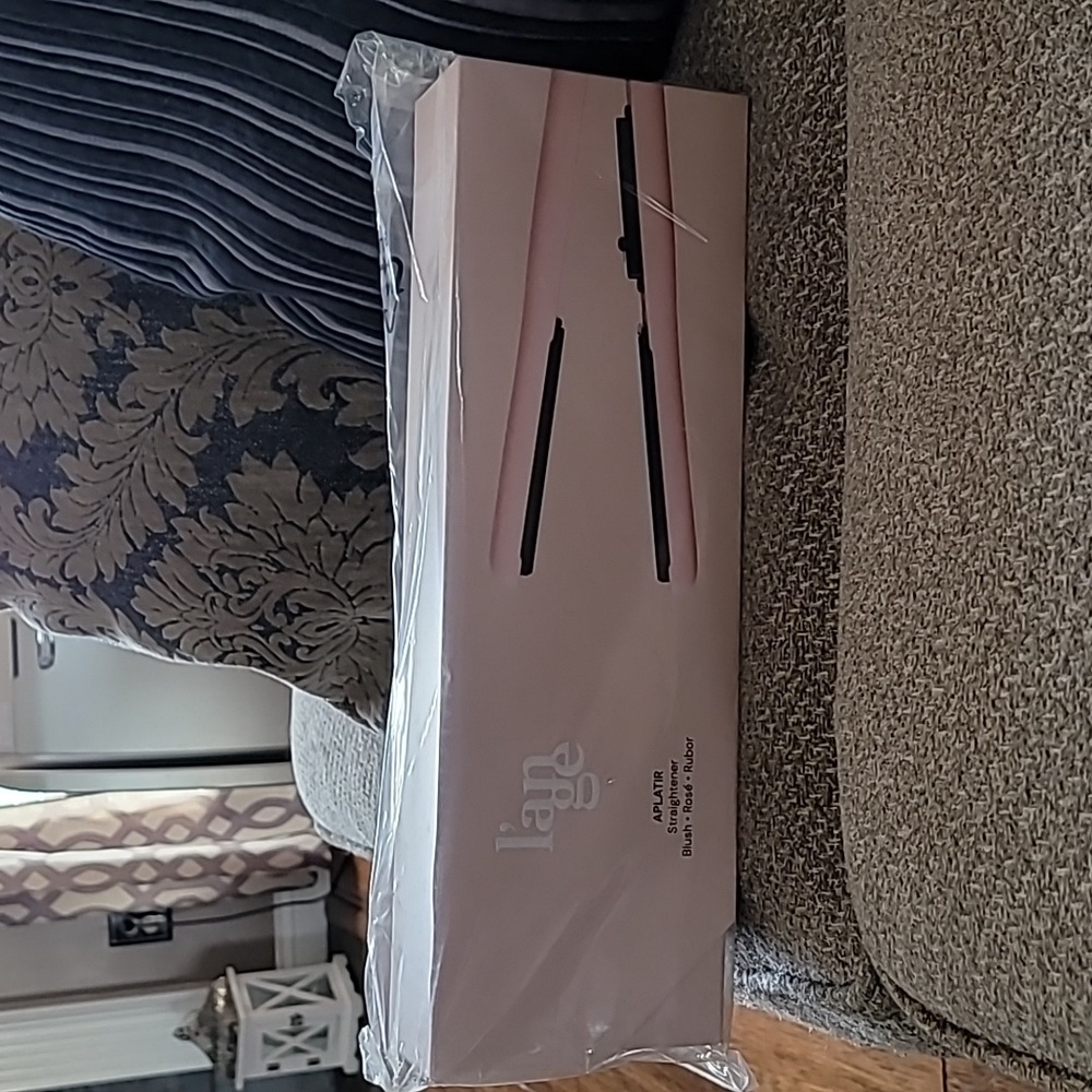 BRAND NEW L'ange APLATIR Straightener Blush Rose in color